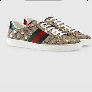 GUCCI WOMEN'S ACE GG SUPREME SNEAKER WITH BEES